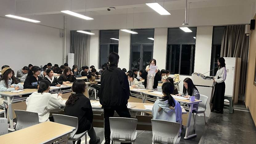 会议室里的人们  AI 生成的内容可能不正确。